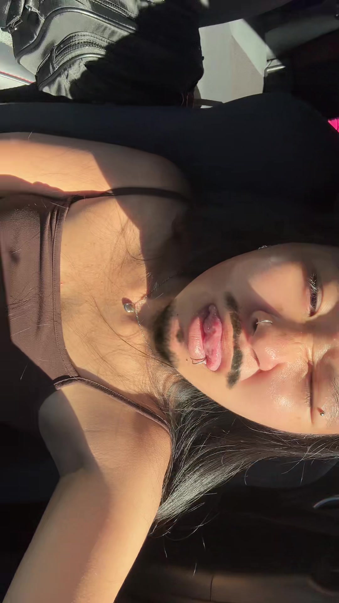 @￼