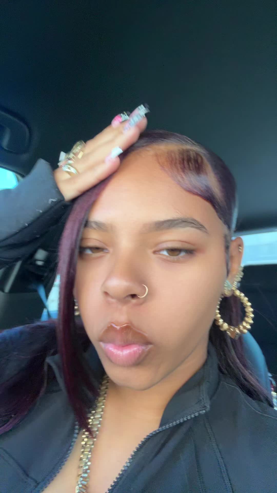 @🚶🏽&zwj;♀️