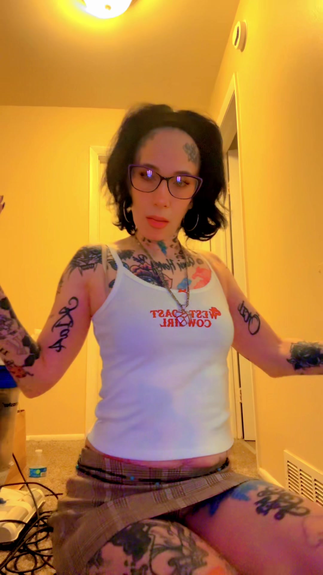 @HoneyBeeMelly