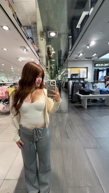 @Thu&yacute; Ng&acirc;n Phạm