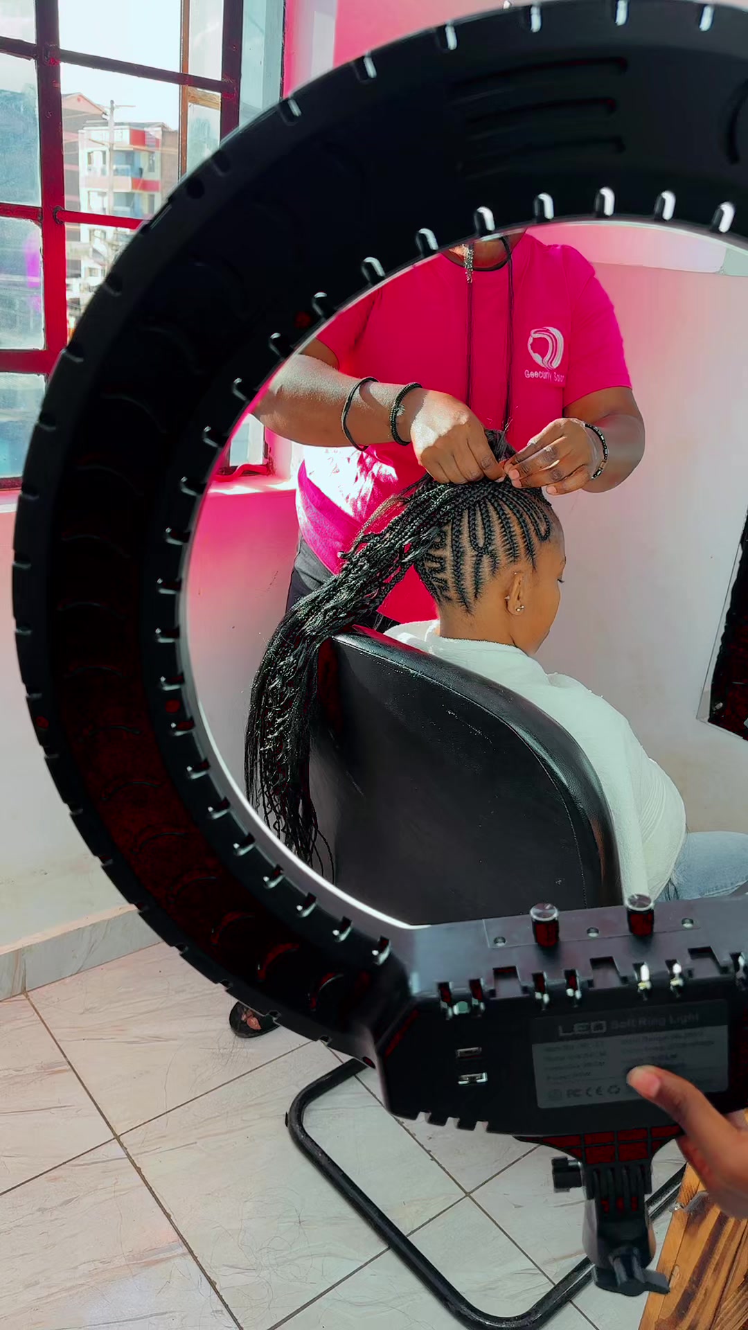 @GEECURLY SALON