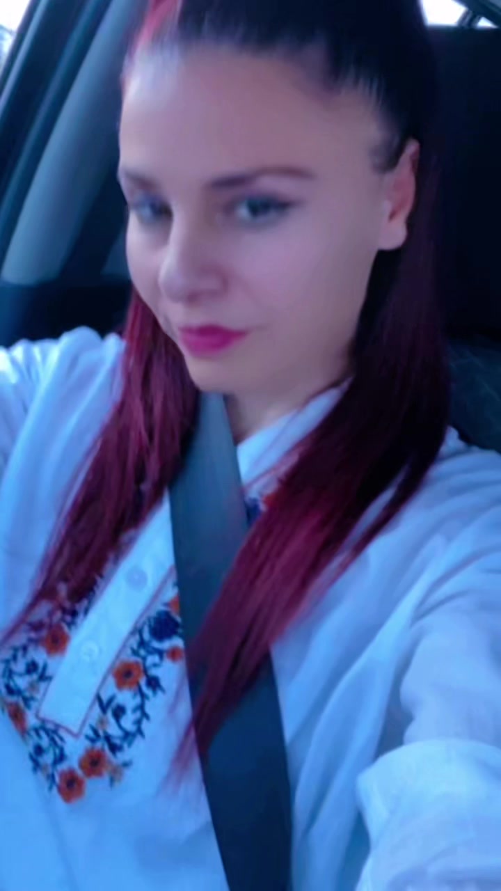 @Louisaartemis)