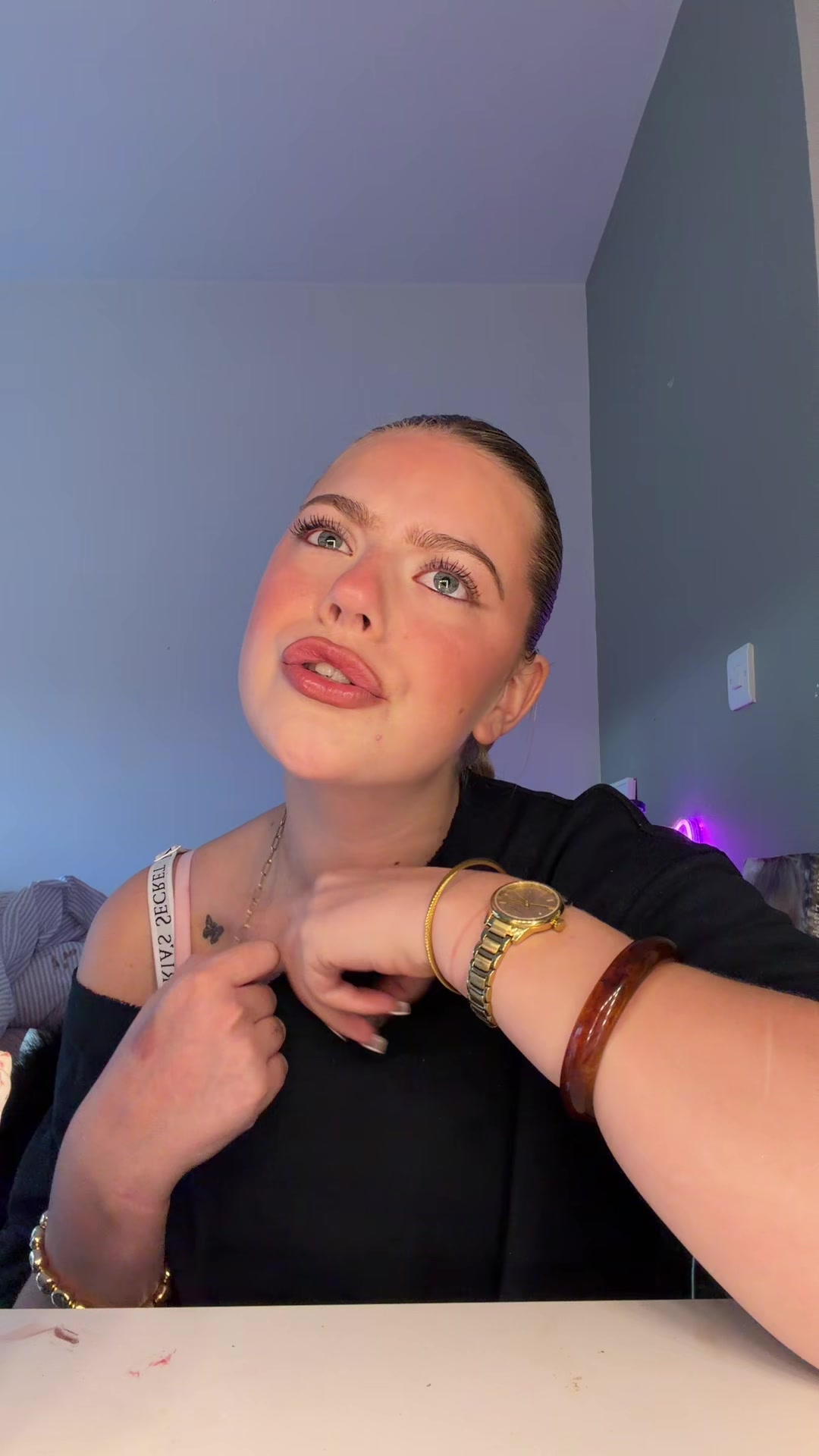 @evie 👩&zwj;❤️&zwj;💋&zwj;👩
