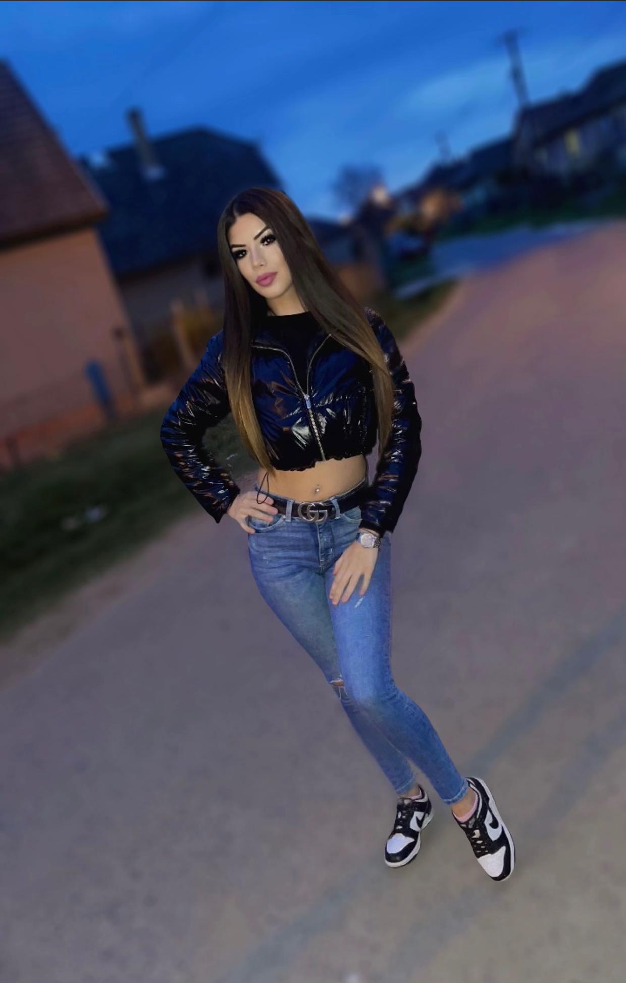@Vanessza_Bord&aacute;s