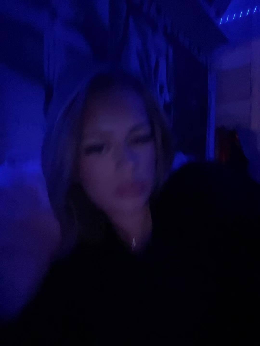 @𝐿 💋