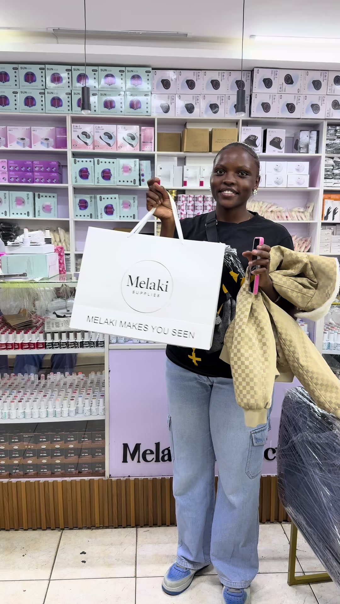 @melaki_nails