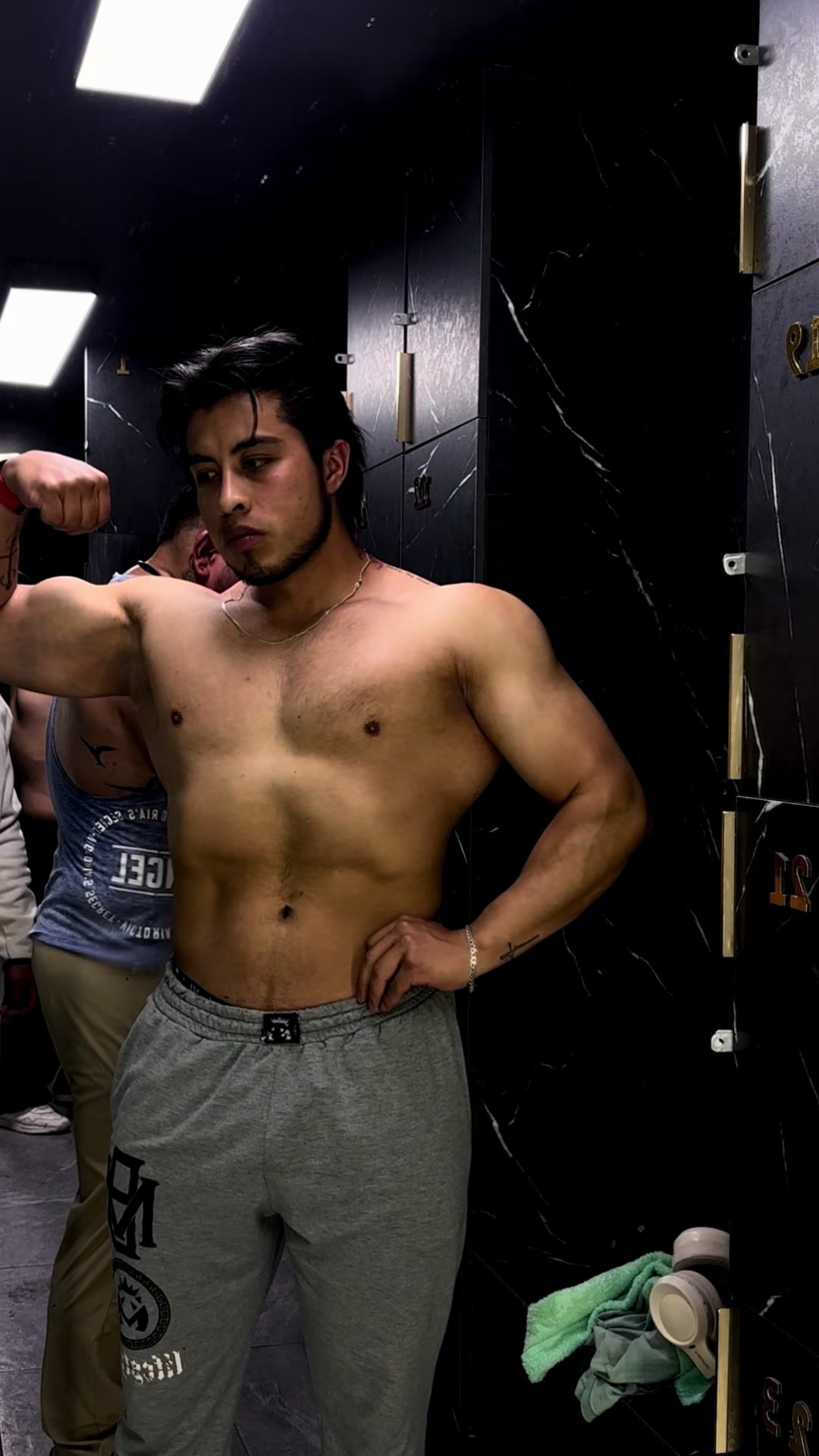 @Eliud Physique