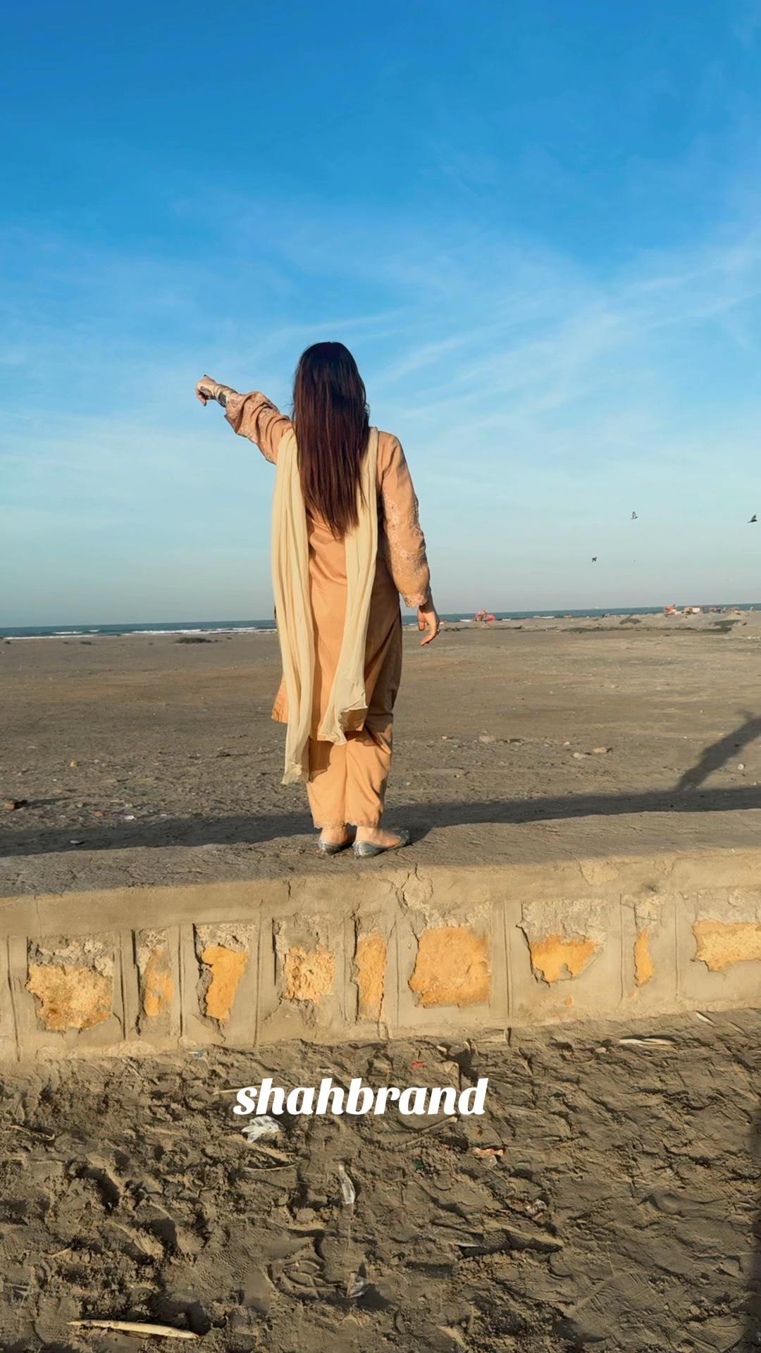@Misses Karachi zindage