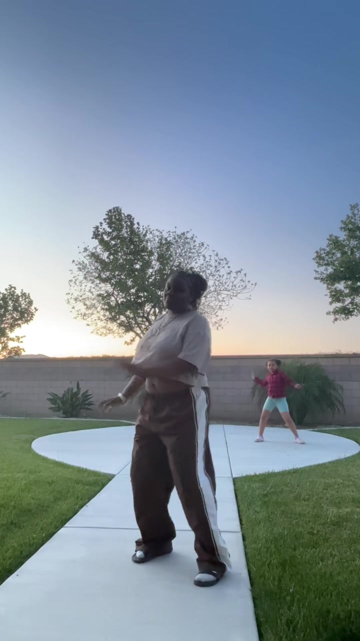 @👩🏾🎤🐐