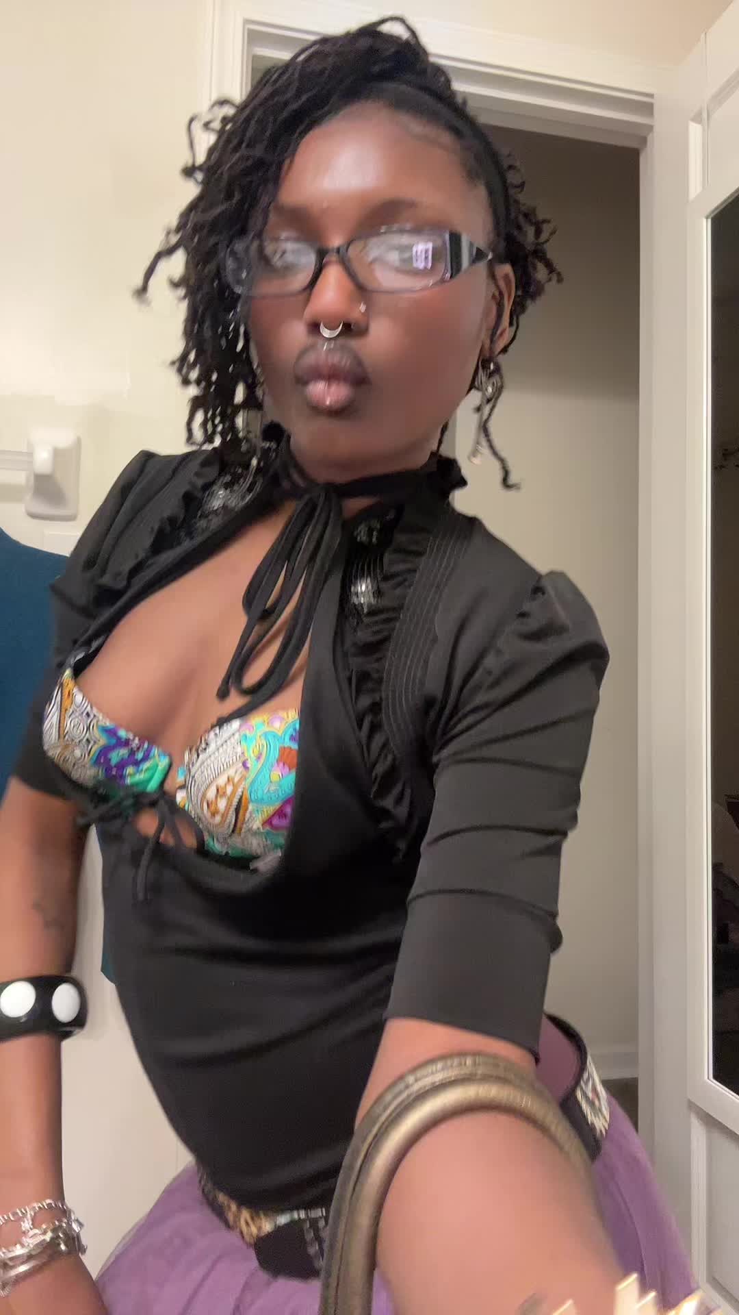 @whimsyqueen🪽