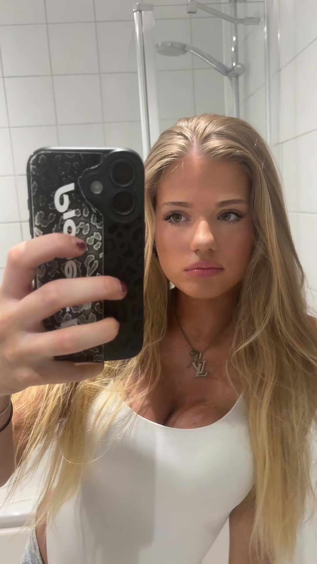 @😈