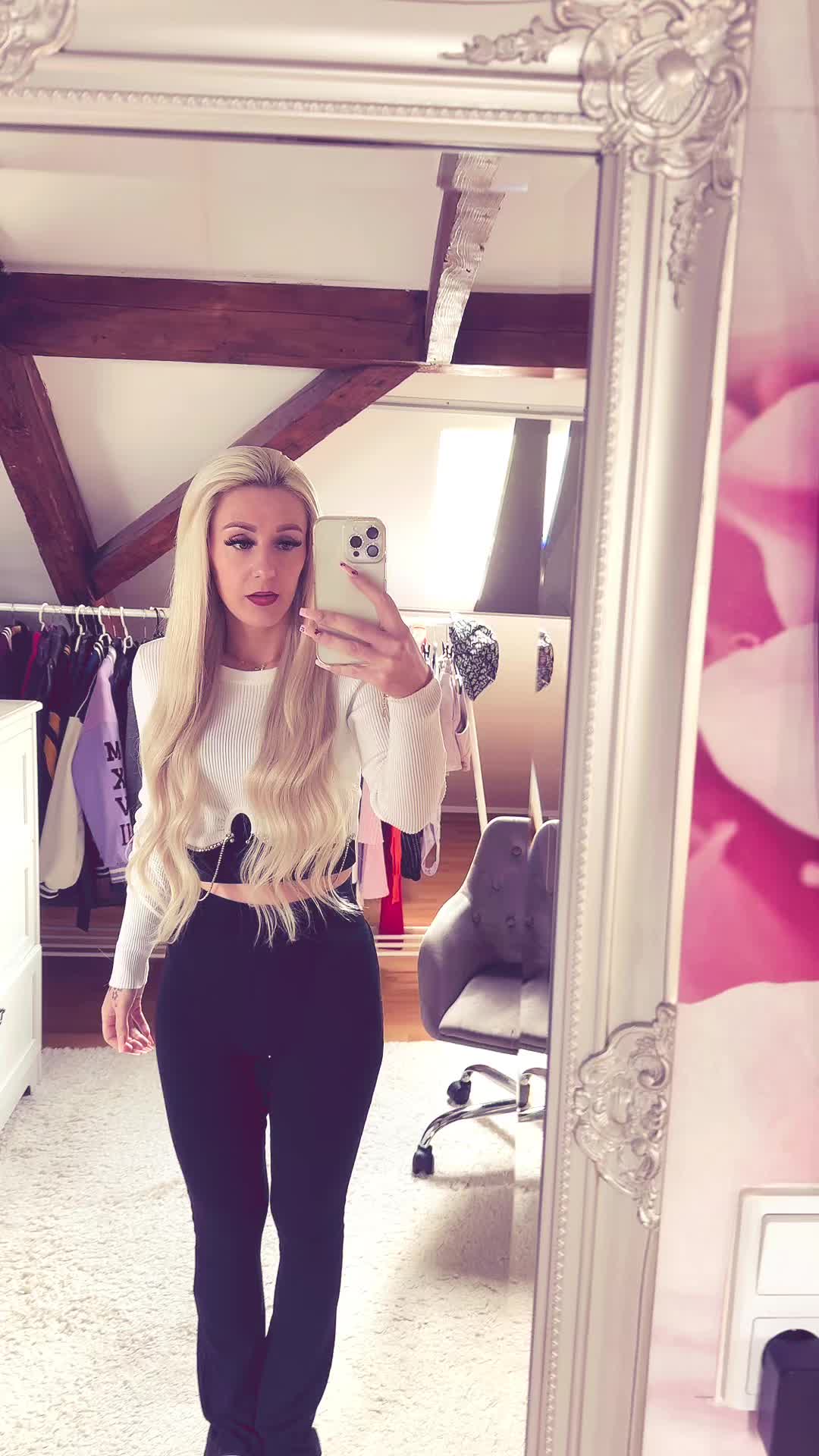 @J1na_J1na_Official_