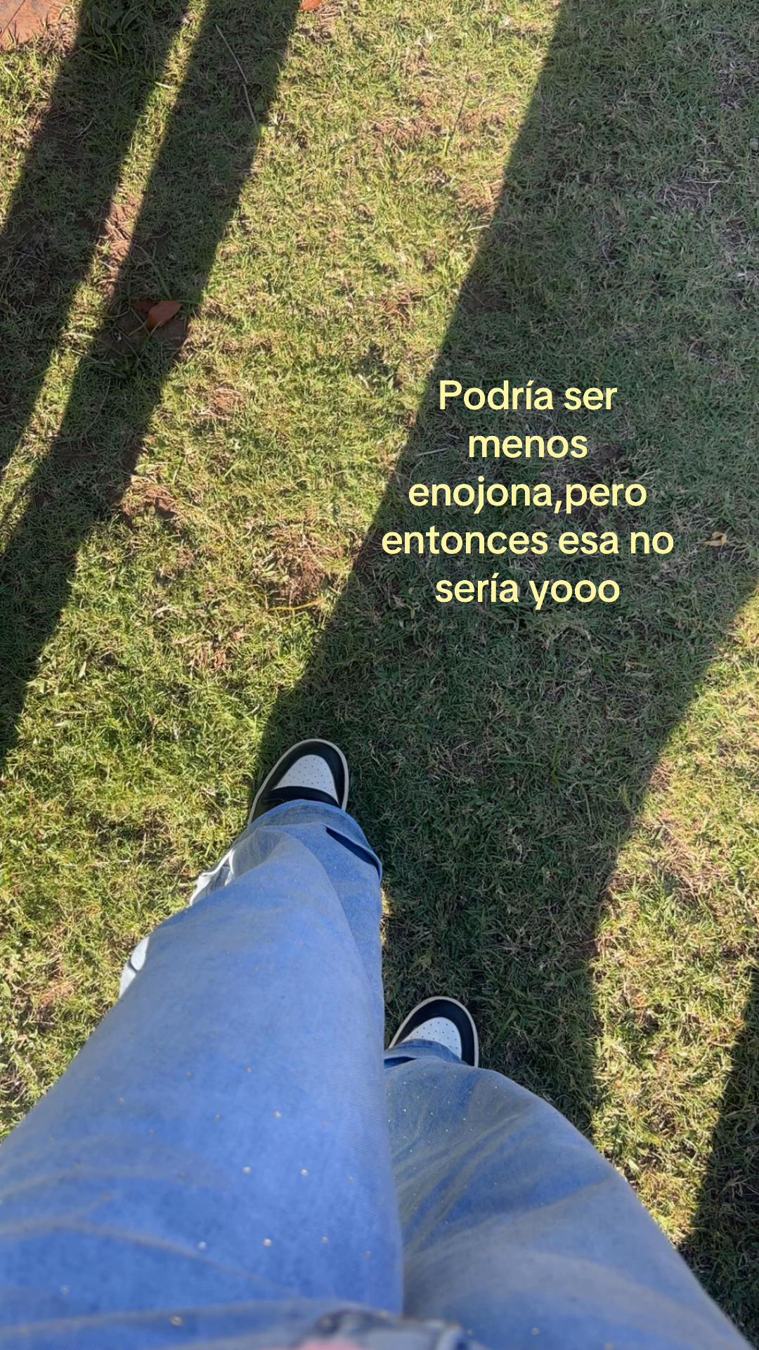 @✌🏻🙂&zwj;&harr;️