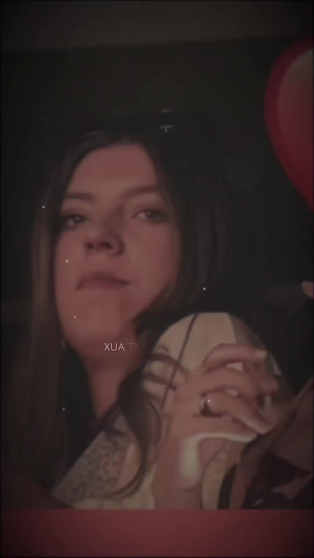 @😍>.<😴