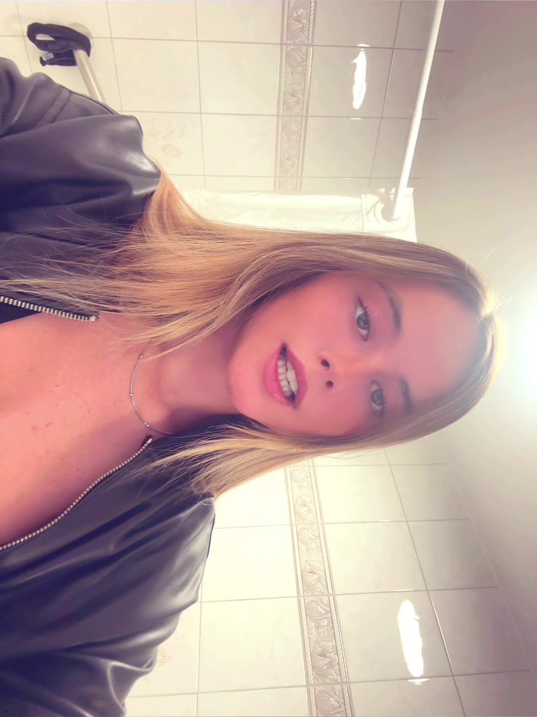 @anaavanmidd