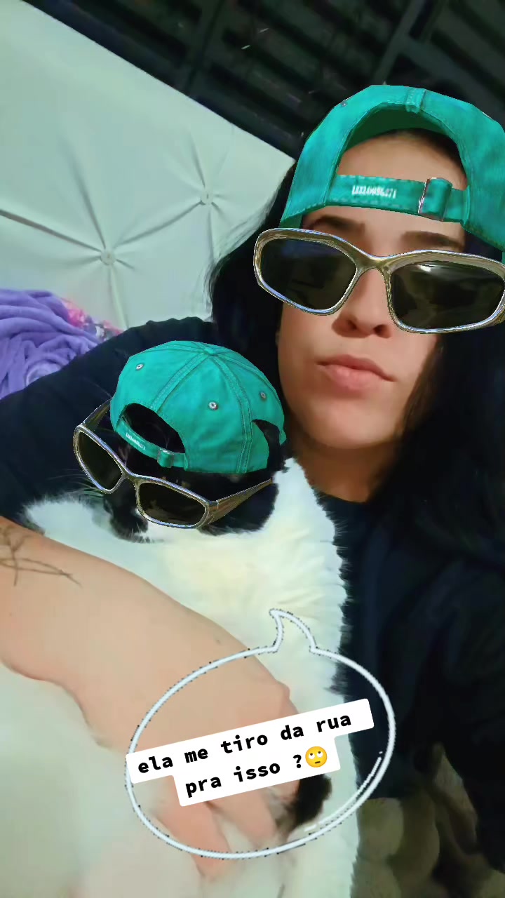 @Carolineidra17