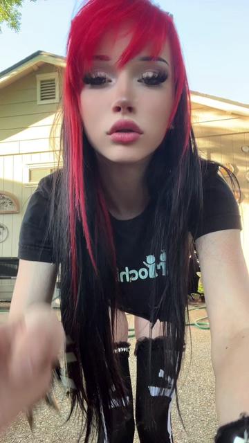 @freakshowsgirl