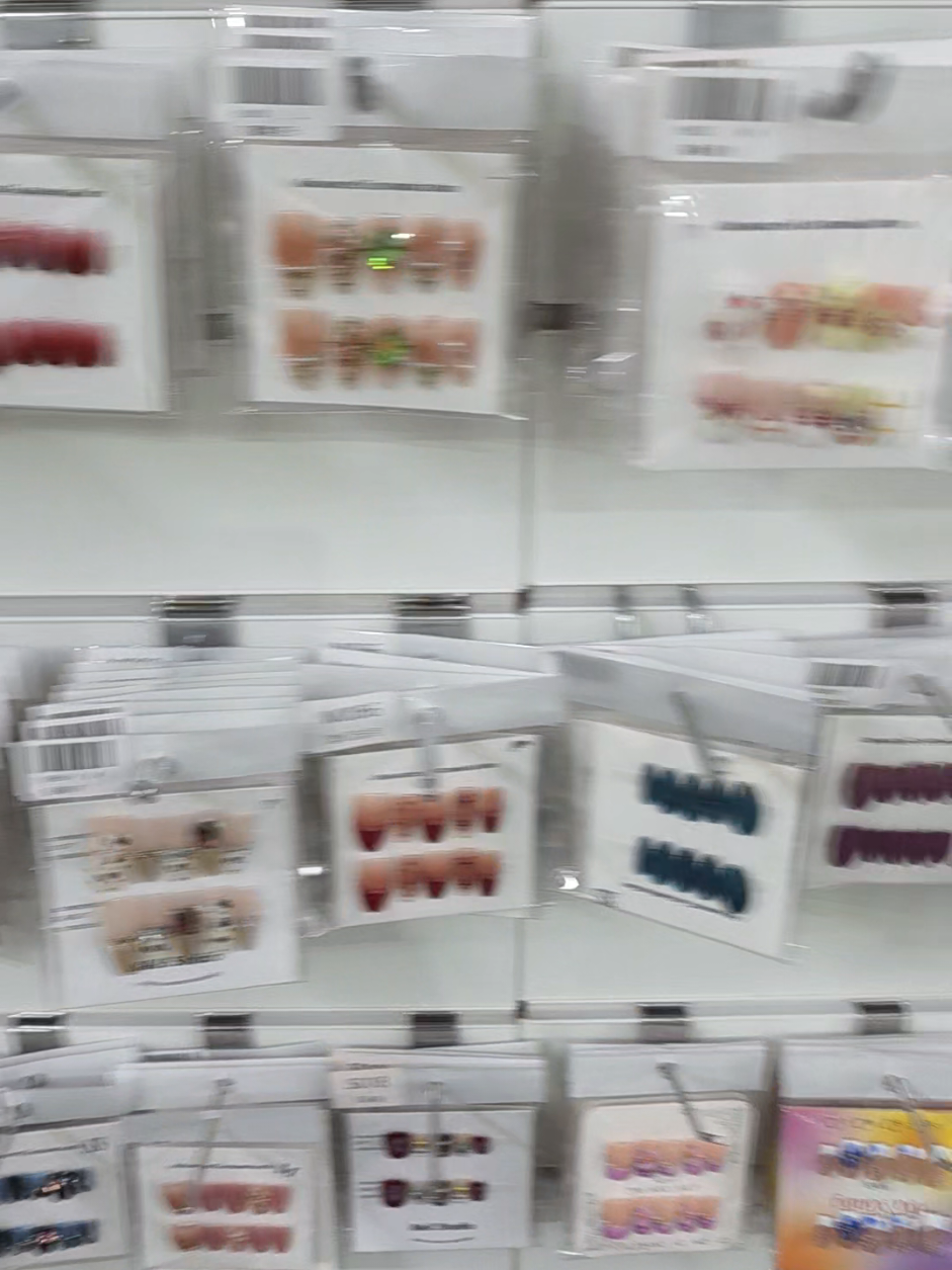 @Kinza Nails