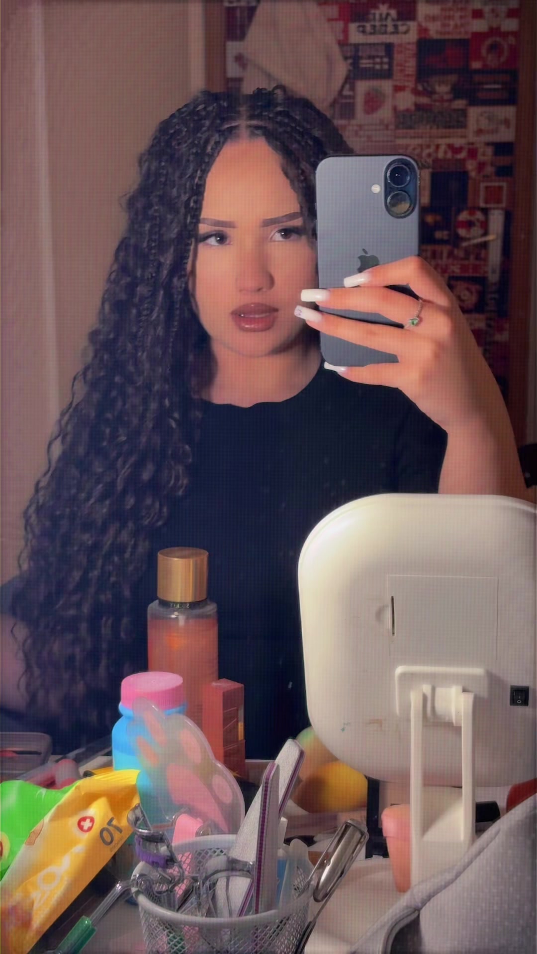 @𝐿𝒱