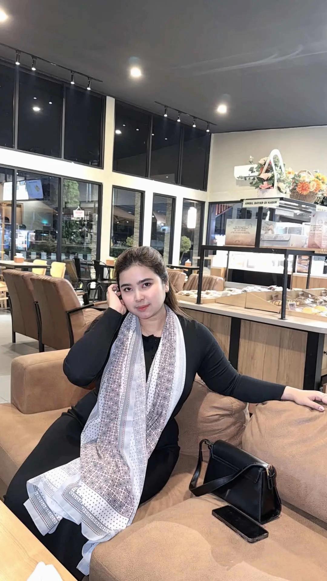 @Hanya M