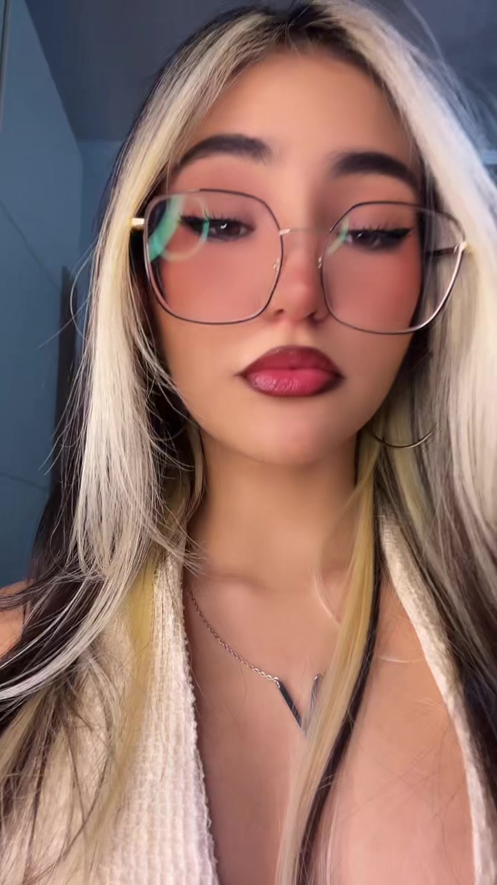 @VickyOlliveira