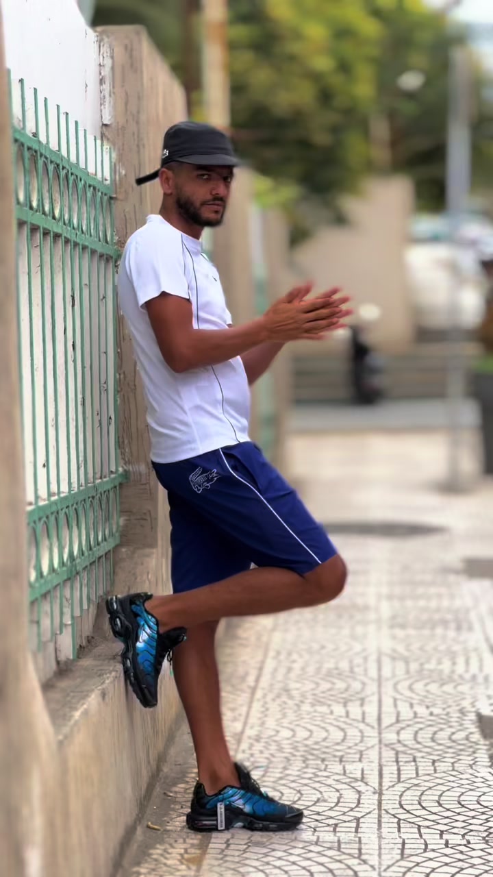@Parisien💙❤️👕👖👟🕶👔🧢