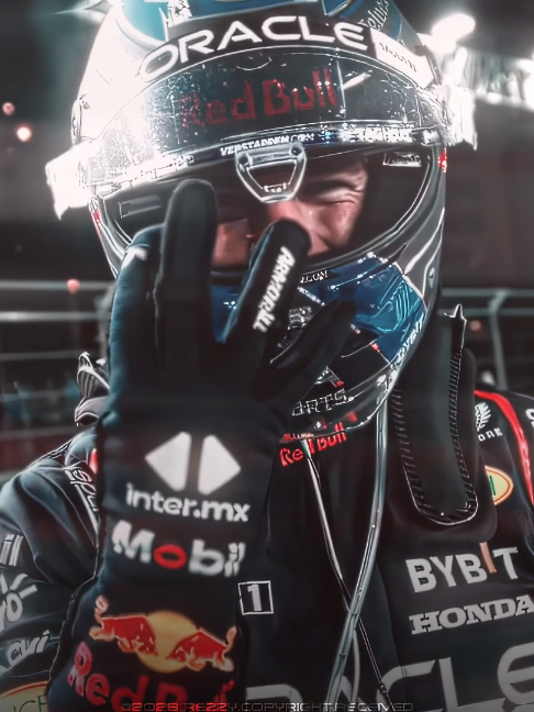 @꧁༺ℜ𝔢𝔷𝔷𝔶༻꧂