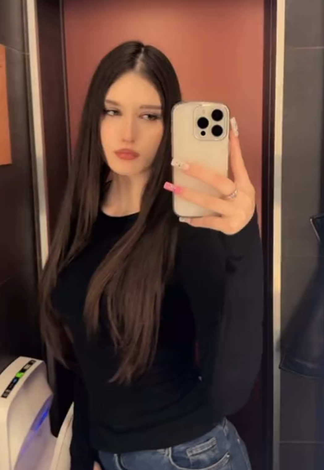 @j.frvryoung9