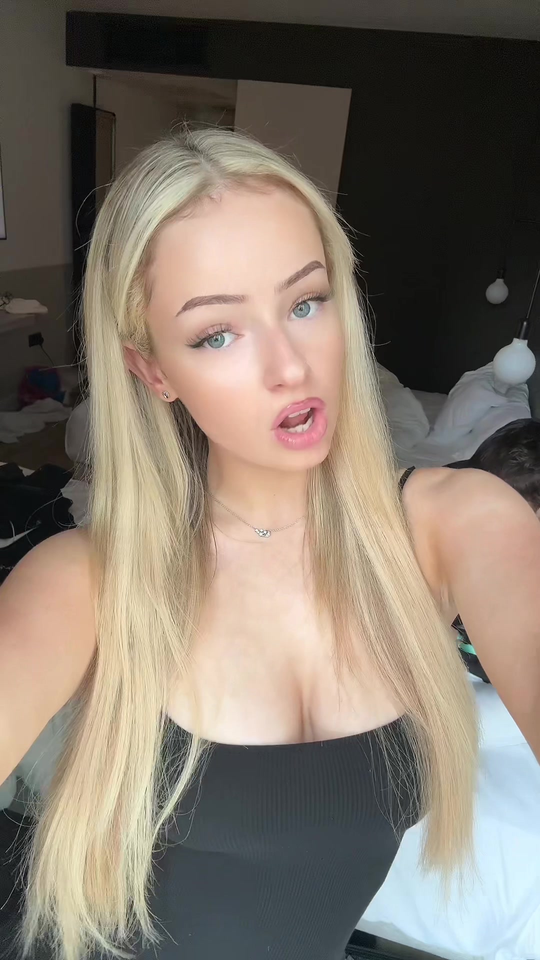 @𝔱𝔞𝔯𝔞 𝔥𝔢𝔫𝔡𝔯𝔶 ⋆˙⟡