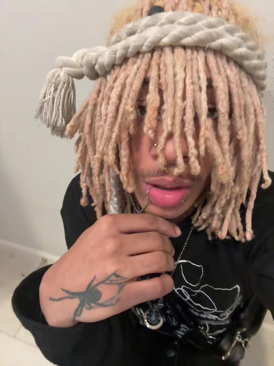 @𖣂♱AK𖣂♰