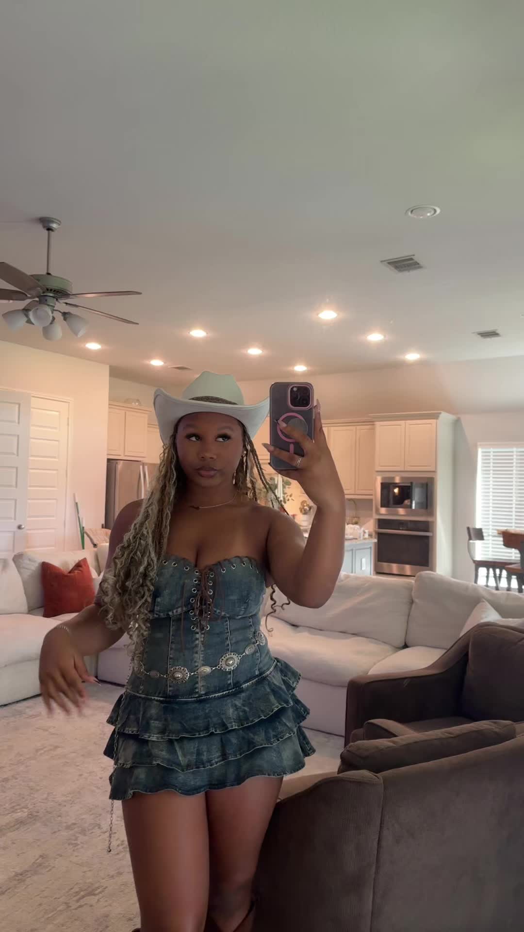 @arielleenicole