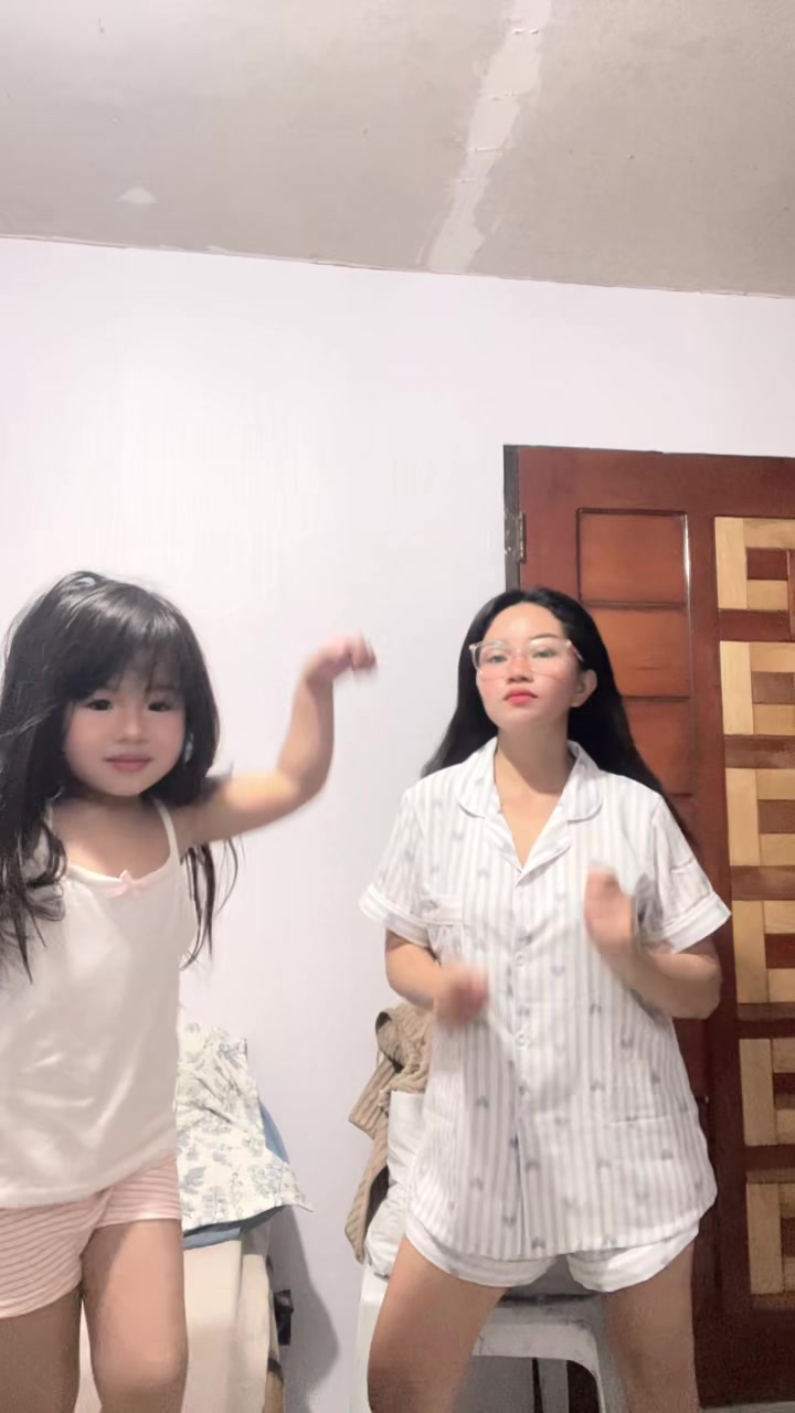 @Kiara-Kaori Twins
