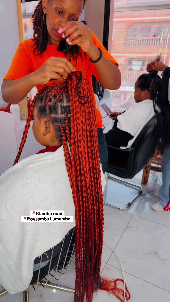 @GEECURLY SALON