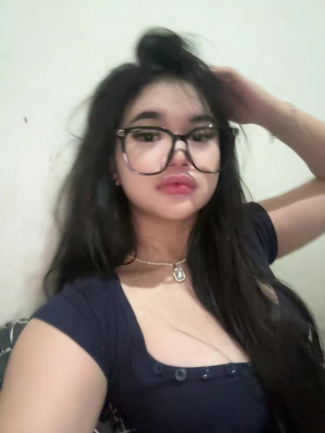 @salila gomez