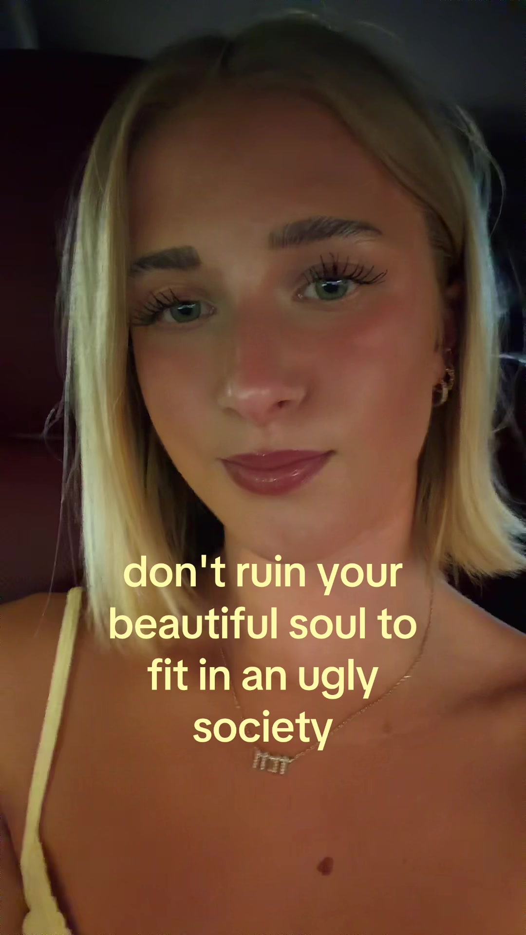 @theelliebarker