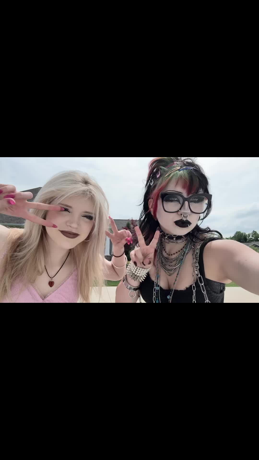@fawna 🖤🖤🦷