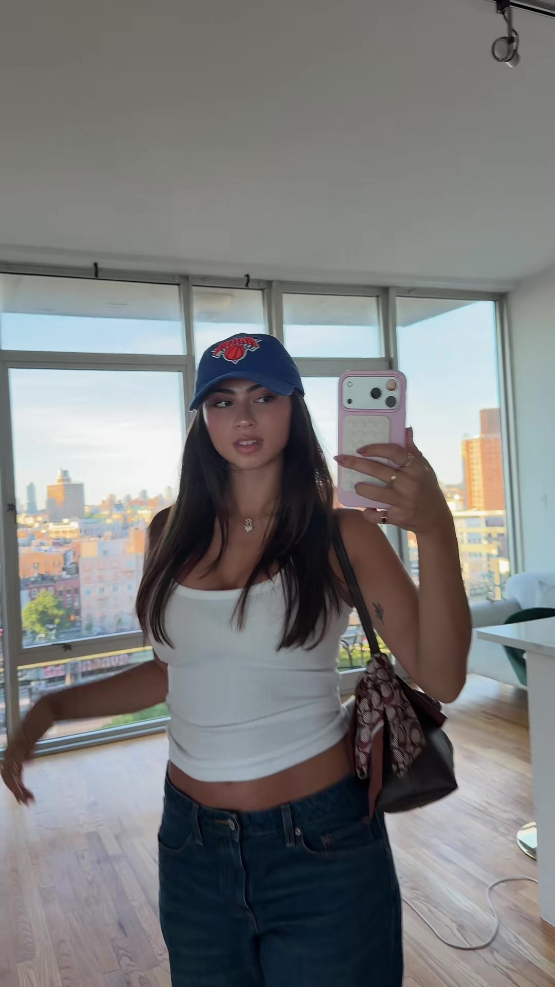 @bella
