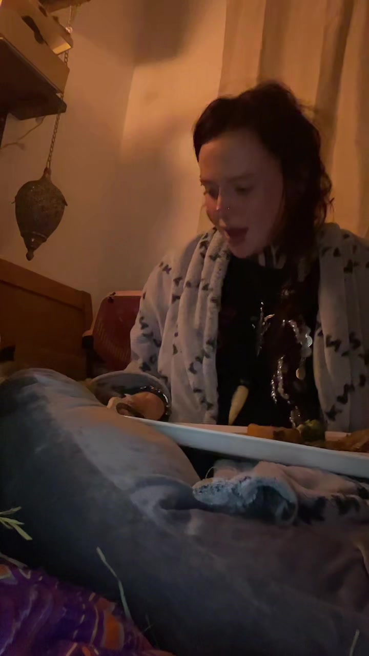 @AmeliaQueenYolo