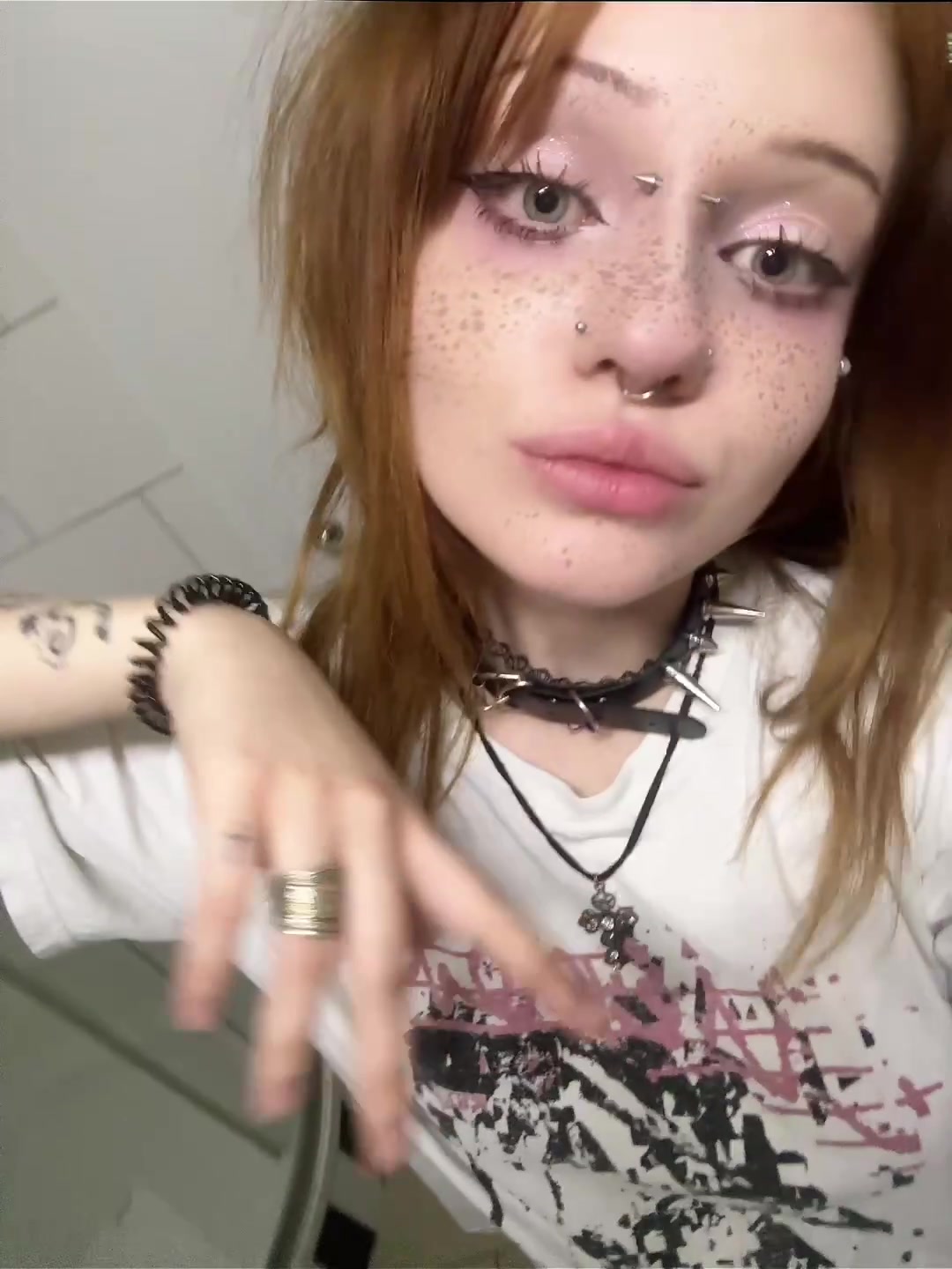@аут