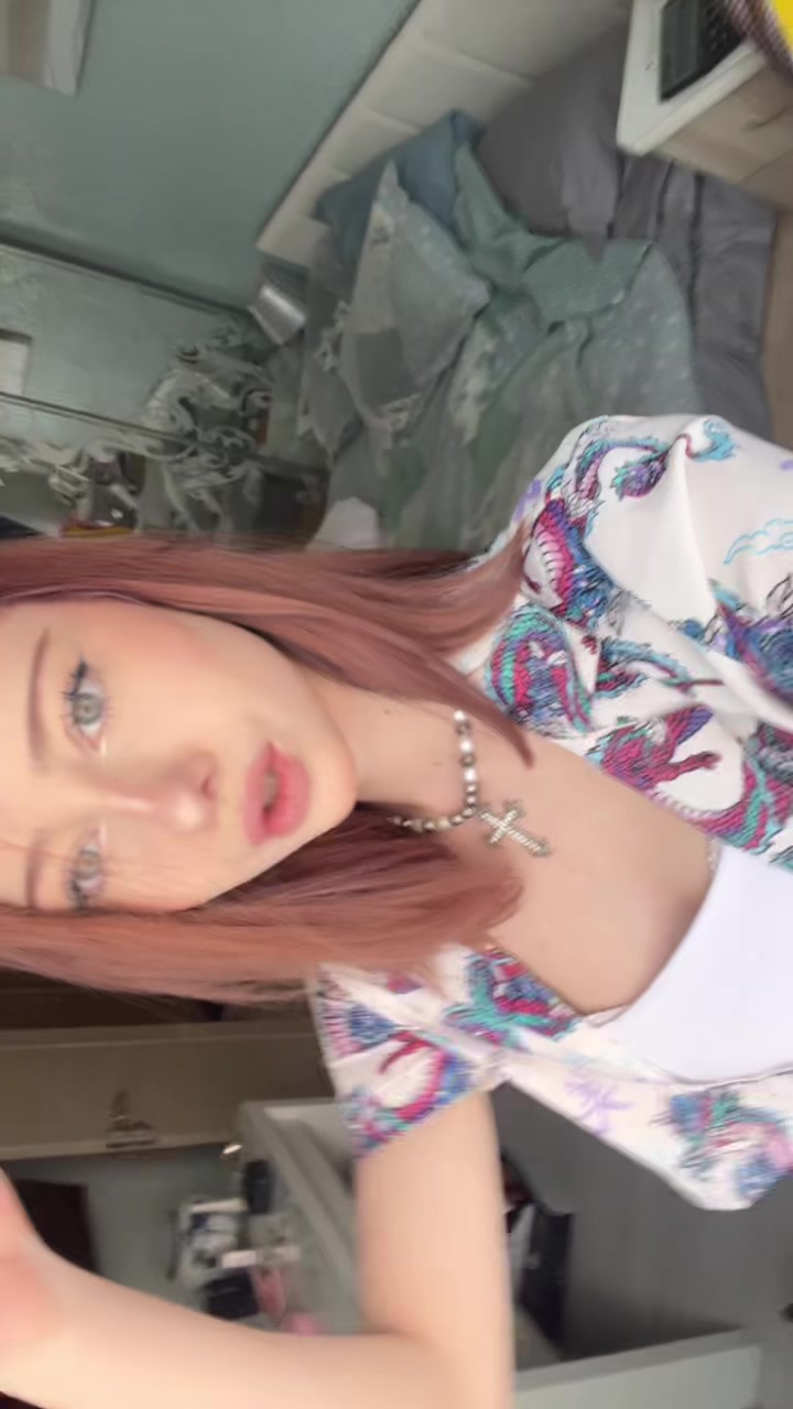 @stella_