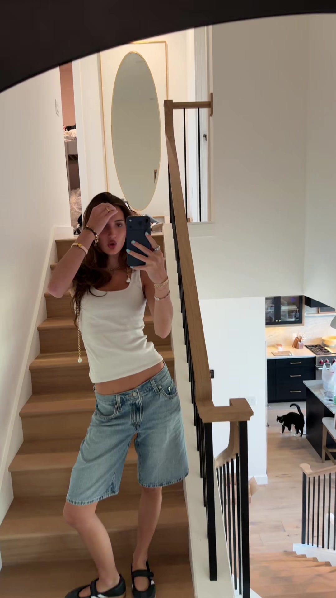 @bella