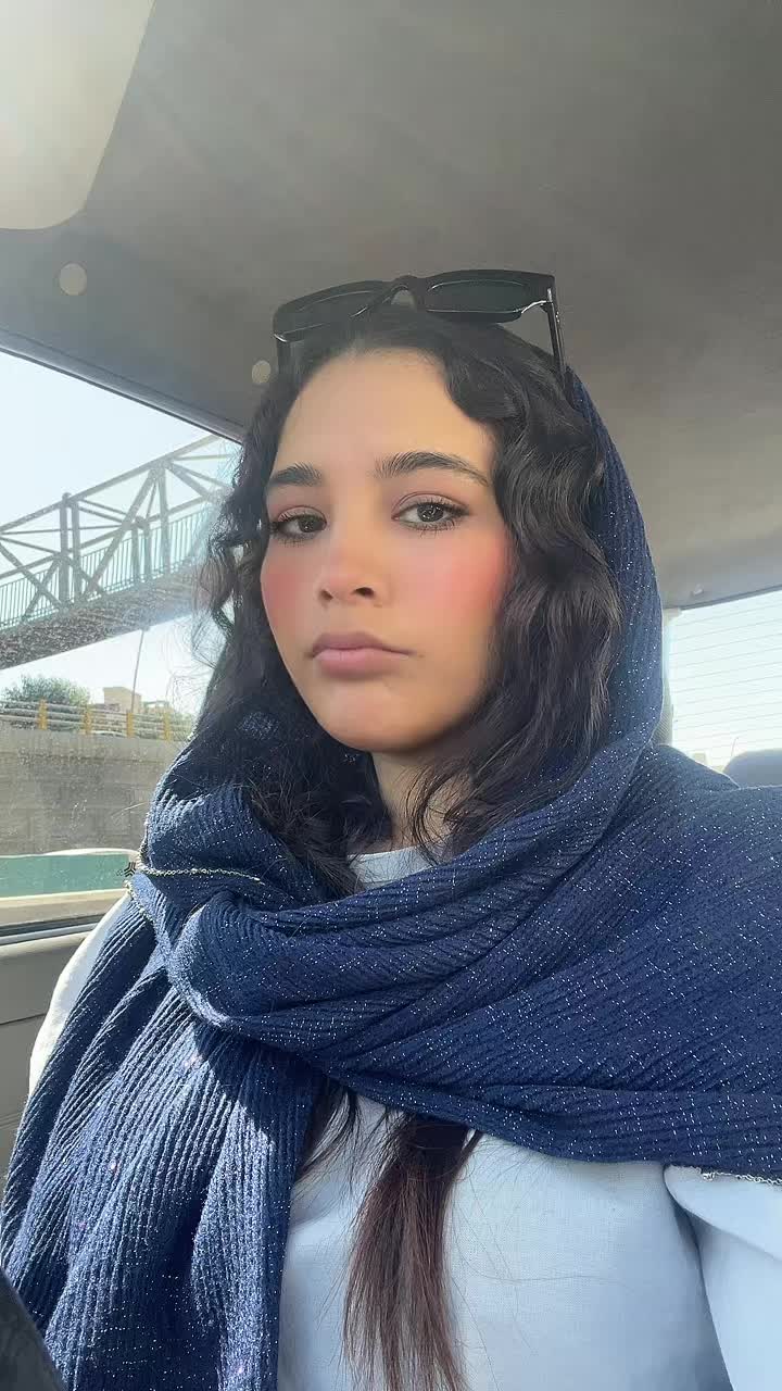 @delyarflower