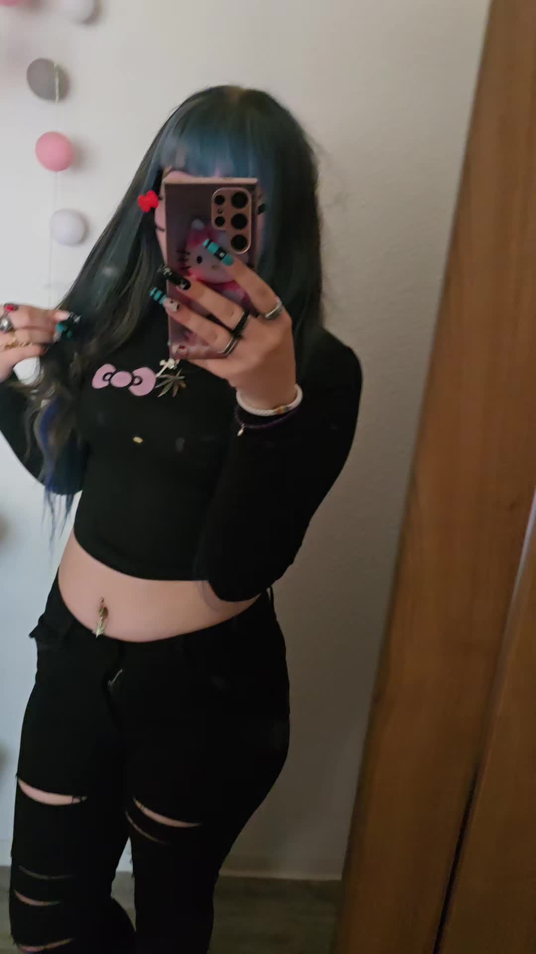 @𝑟𝑜𝑠𝑒𝑒 🦇