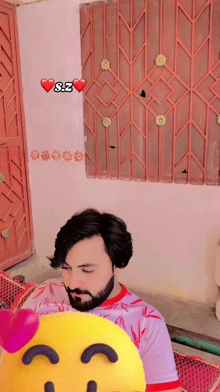 @shani 😍S😘  like follow 😵😡