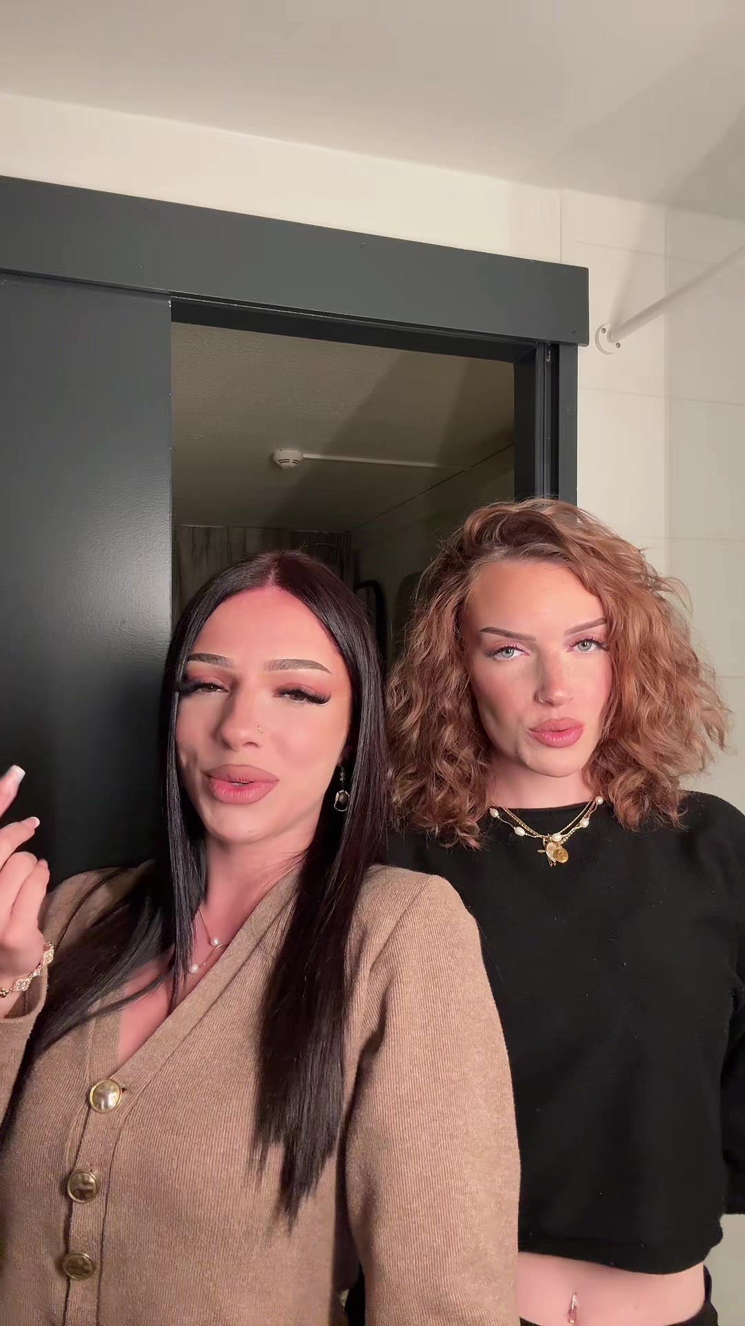 @L&eacute;a