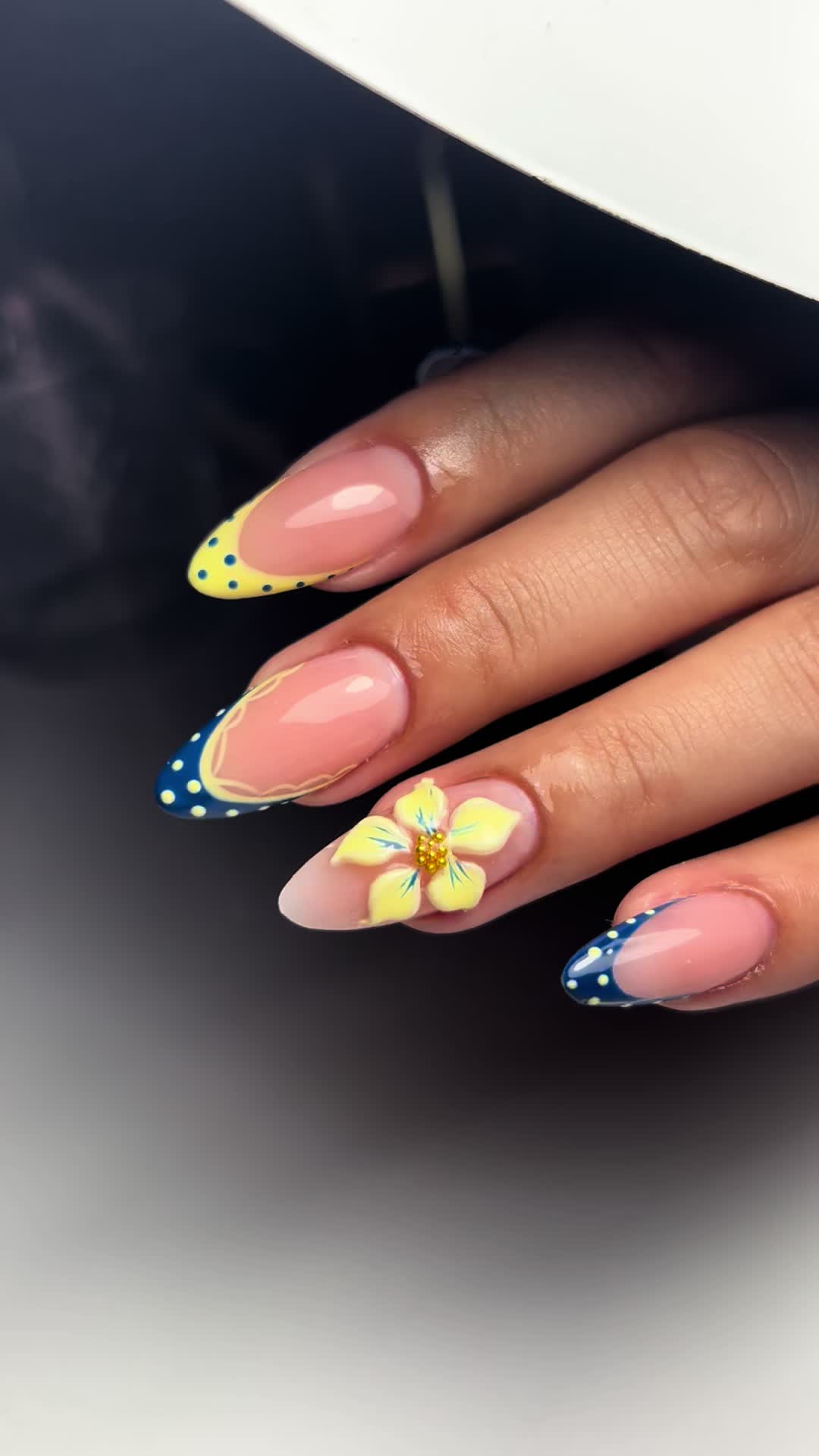 @Nails_Nicolesv