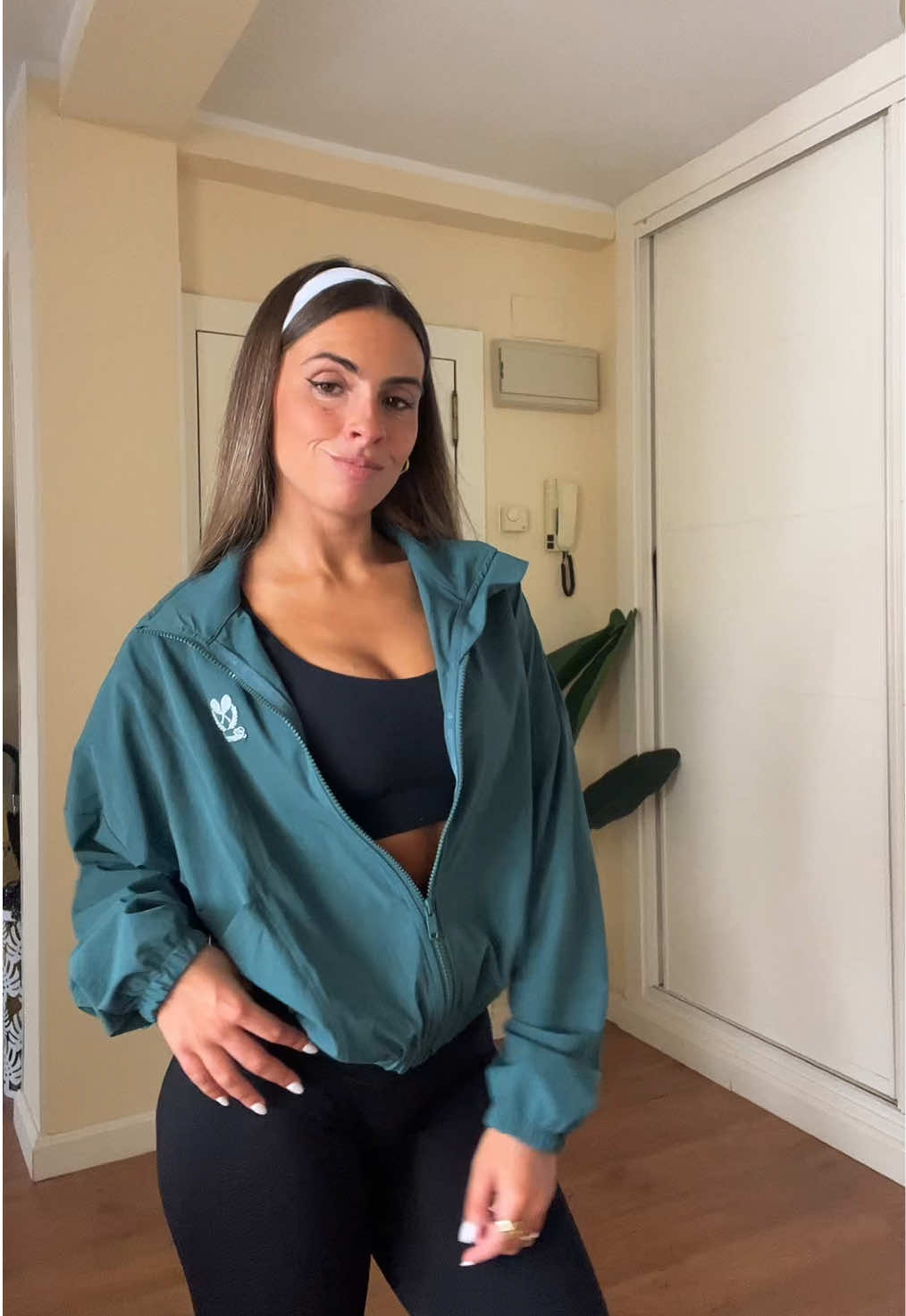 @M&oacute;nica