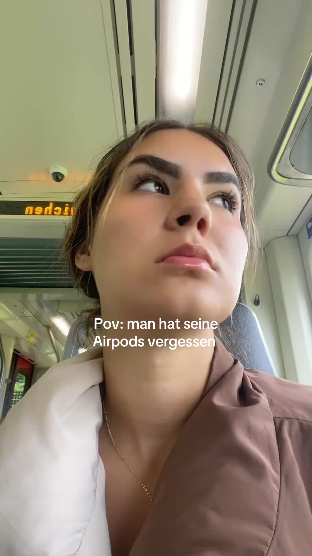 @&Auml;nnii 🍇