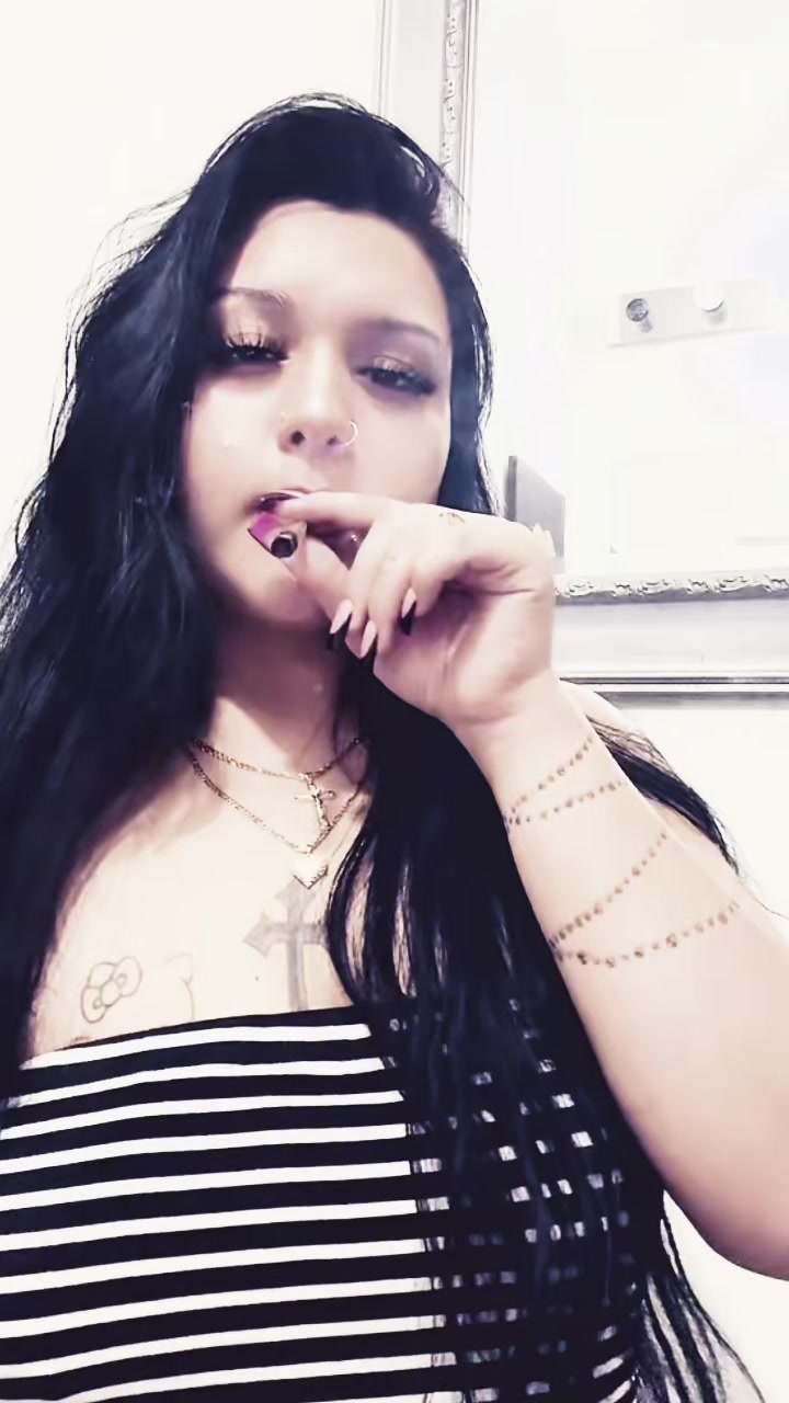 @𝔑𝔬𝔱𝔰𝔬𝔰𝔪𝔦𝔩𝔢𝔶 🙃