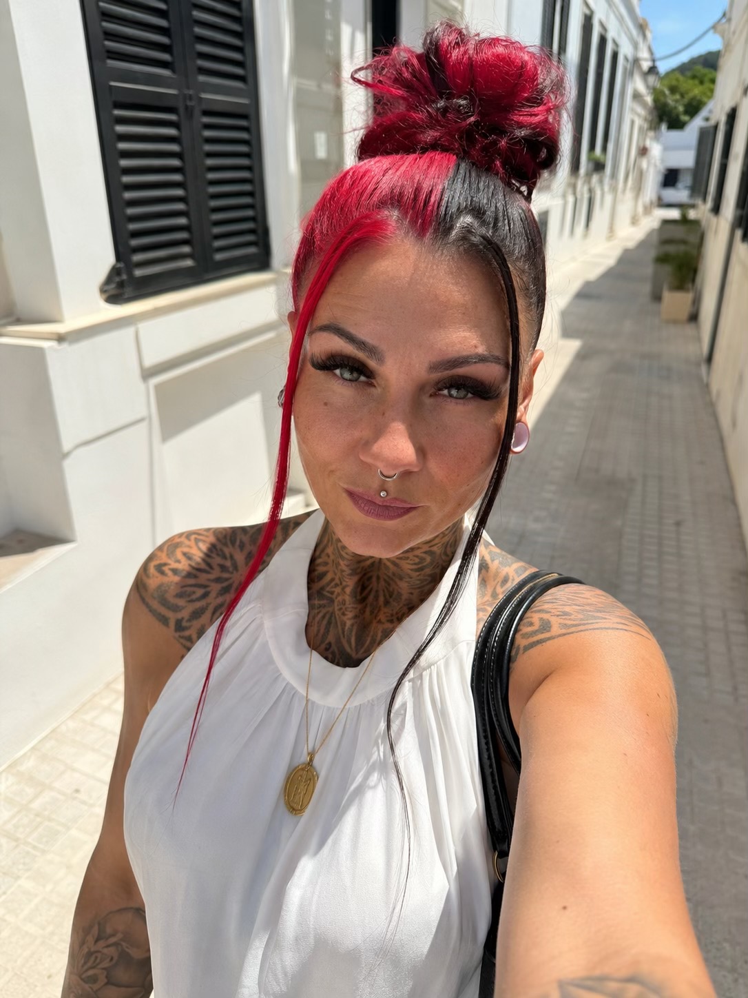 @𝑀𝒶𝓃𝒿𝒶 🍒